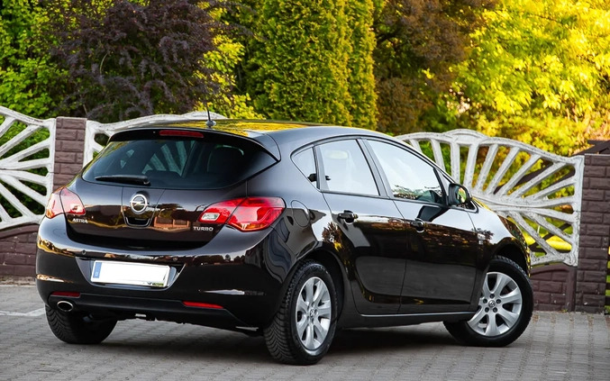 Opel Astra cena 29900 przebieg: 170000, rok produkcji 2012 z Bierutów małe 596